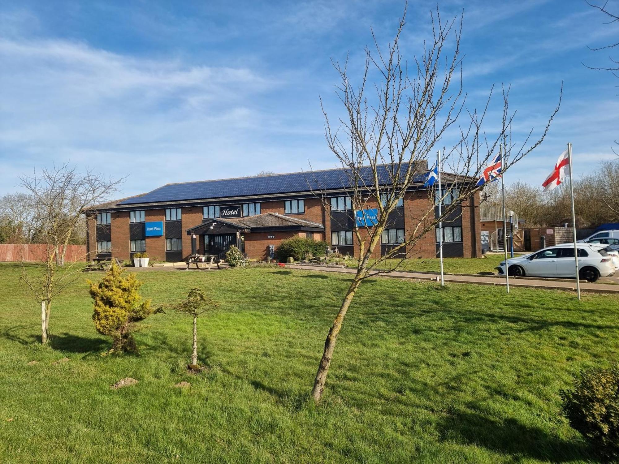 Travel Plaza Hotel Desborough Bagian luar foto