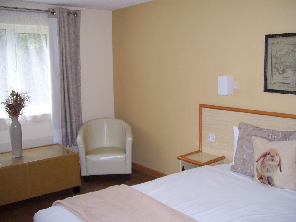 Travel Plaza Hotel Desborough Bagian luar foto