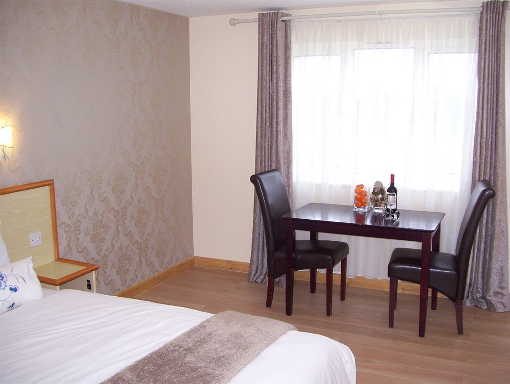 Travel Plaza Hotel Desborough Bagian luar foto