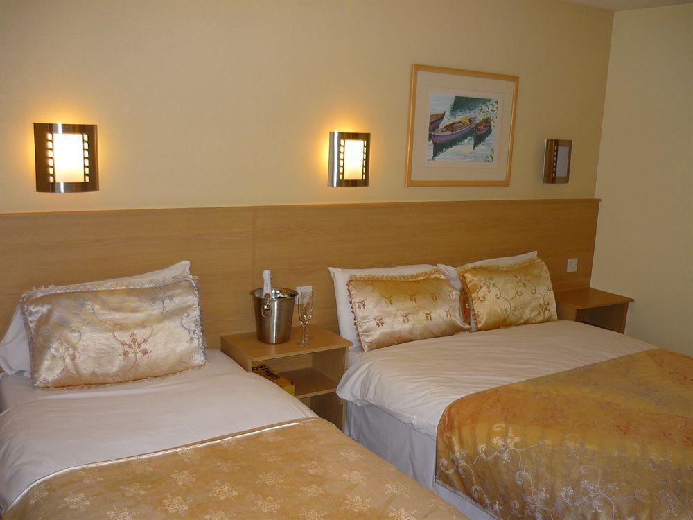 Travel Plaza Hotel Desborough Bagian luar foto