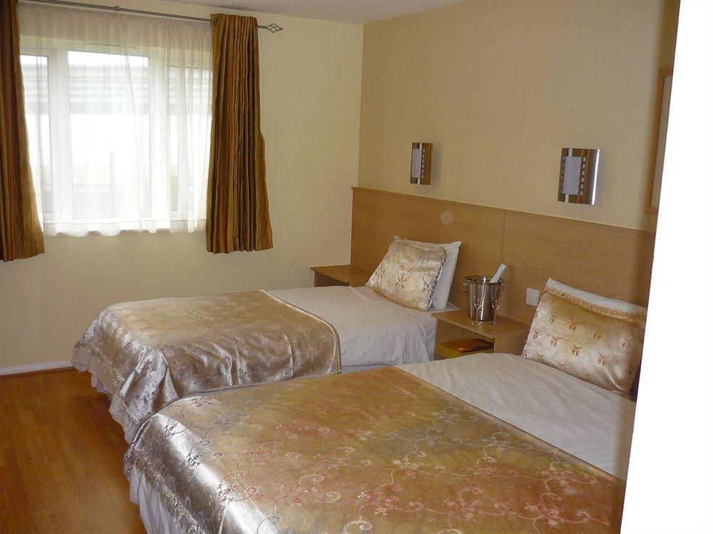 Travel Plaza Hotel Desborough Bagian luar foto