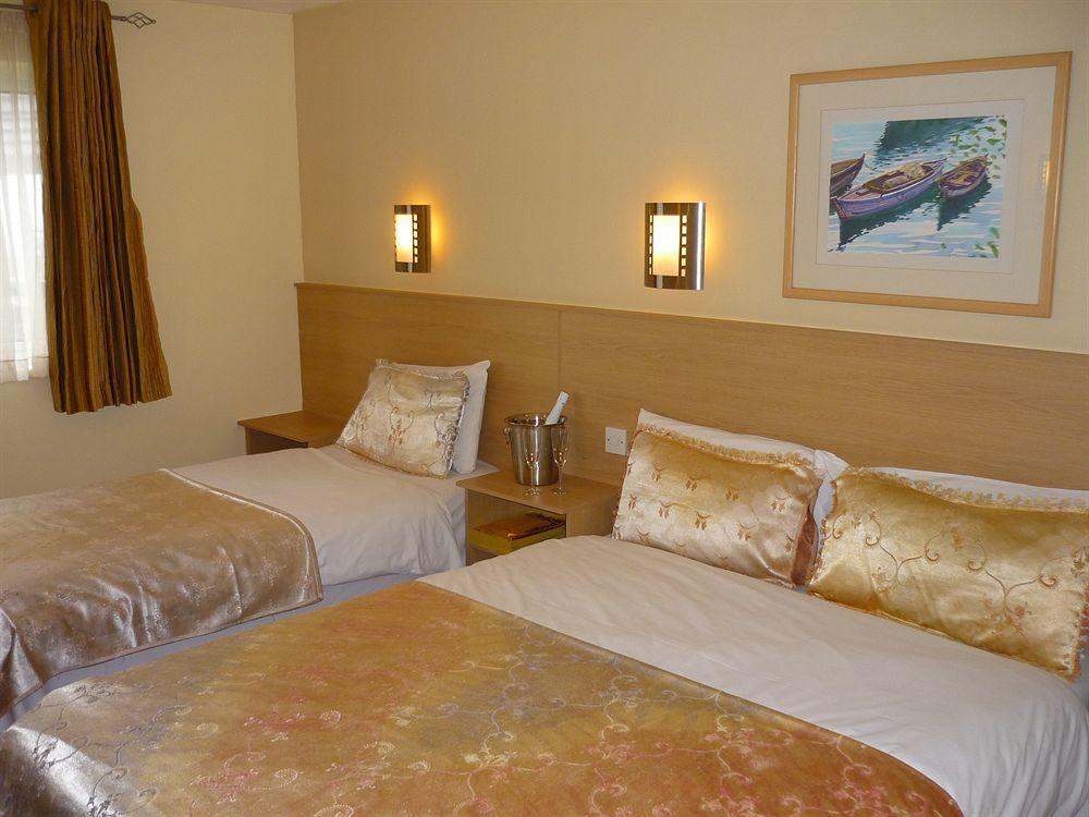 Travel Plaza Hotel Desborough Bagian luar foto