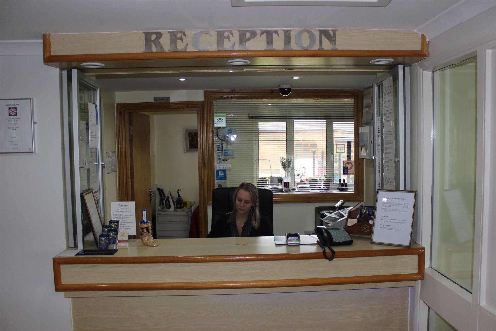 Travel Plaza Hotel Desborough Bagian luar foto